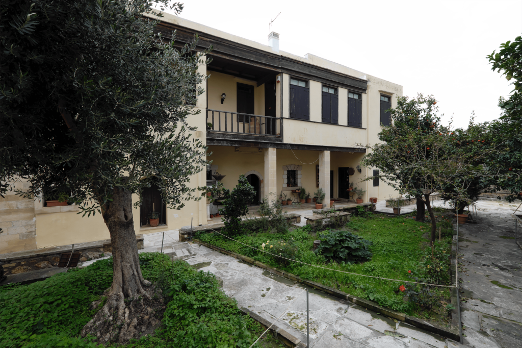 Εξωτερικό του κτηρίου