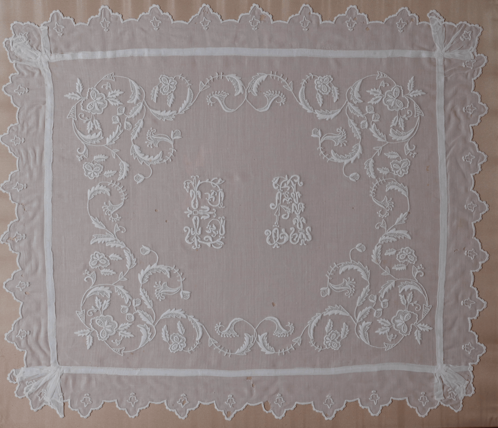 Κεντητή μαξιλαροθήκη λούσου