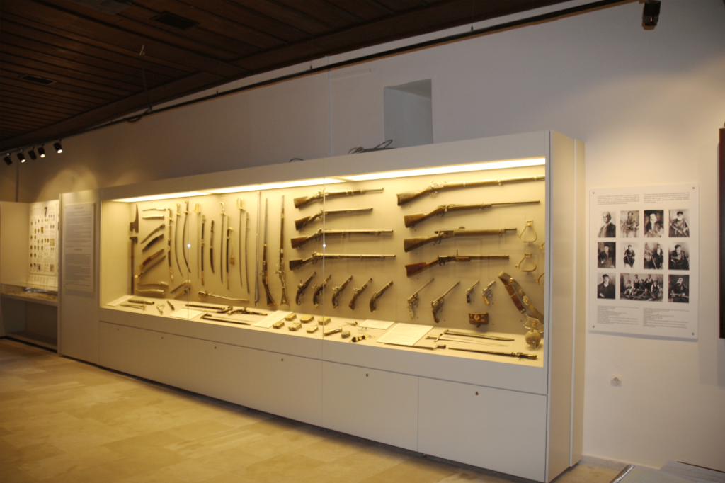 Η προθήκη των όπλων