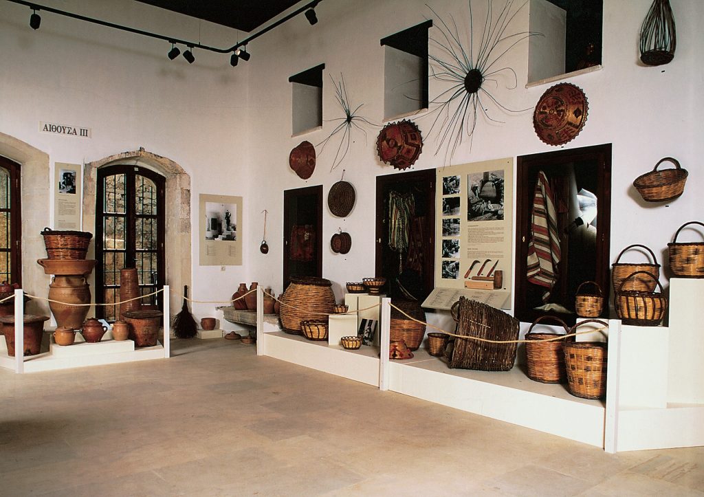 Άποψη της αίθουσας με τα καλάθια