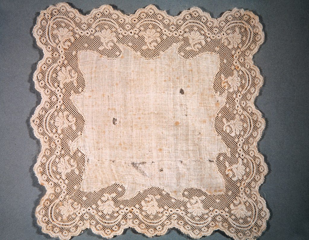 Handerchief, with bobbin-lace