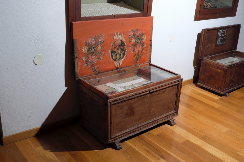 Κασέλα ναυτική ζωγραφιστή