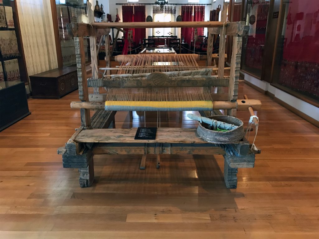 Σκαλιστός αργαλειός. Κατασκευή Μαργαρίτες το 1874