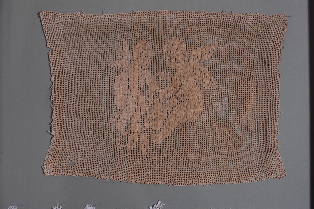 Knitted piece with thread from the plant Agave