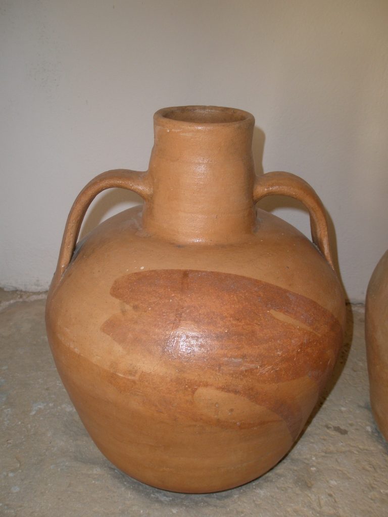 Laini, pitchers for water