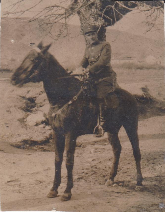  Ο Χριστόφορος Σταυρουλάκης έφιππος Αξιωματικός