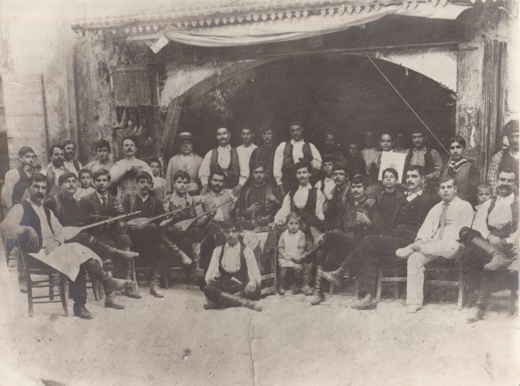 Συγκέντρωση τσαγκάρηδων στην οδό  Σουλίου το 1914